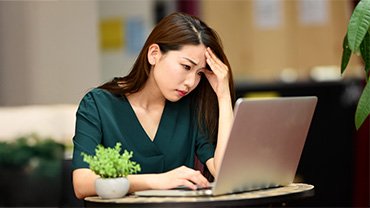 MacBookのバッテリーはどのくらい持つ？バッテリー状態の確認方法や劣化対策、交換費用の目安を紹介